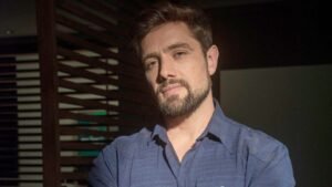 Rafael Cardoso surge bêbado e cria confusão em evento espírita