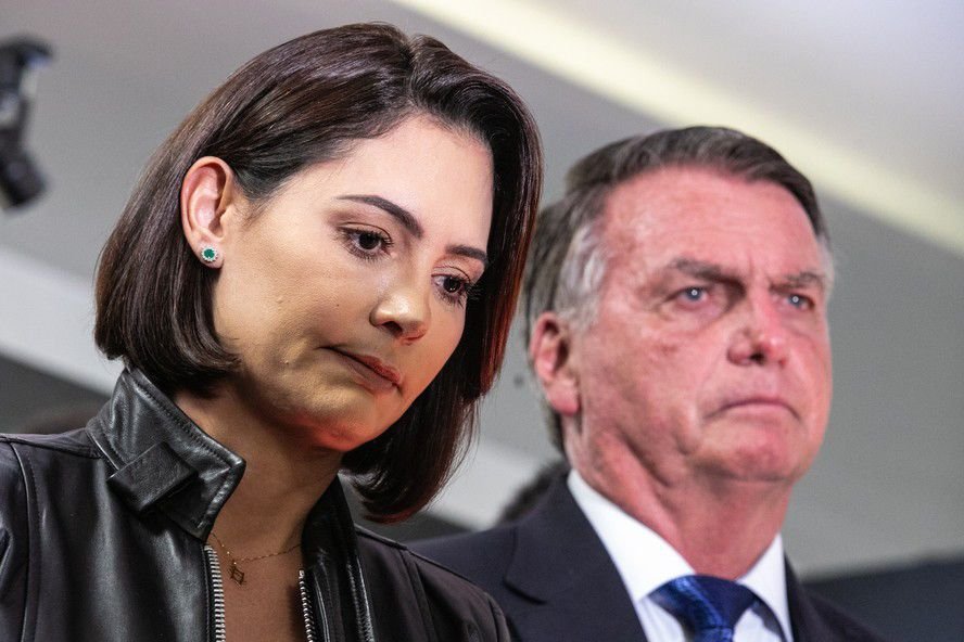 Vizinhos expõem briga de Michelle com Bolsonaro: ‘Mandou ela desistir do senado’