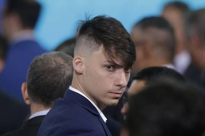 Assumiu? Renan Bolsonaro não informa orientação sexual no TSE