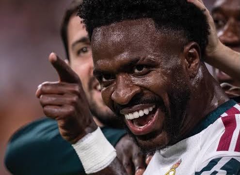 Vini Jr leva modelos para festa secreta entre jogadores